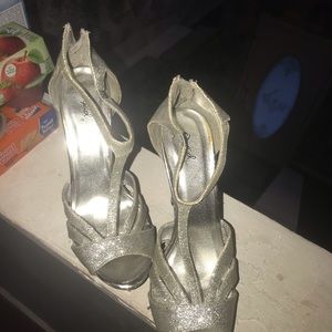 Silver platform high heel